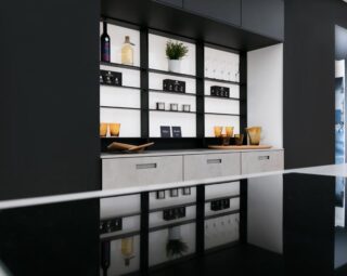 MEINE KÜCHE + RÄUME Ausstellung Küche schwarz
